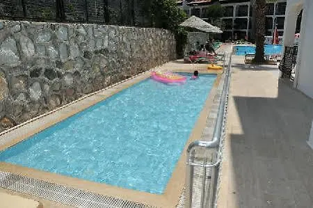 酒店 Ekinci Palace 3*